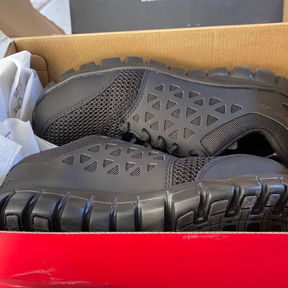 Women new pair Reebok work size 7M - Picture 1 of 9